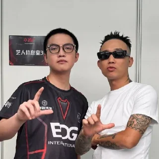 Telegram sticker 😎 EDG 加油！ @vctcn