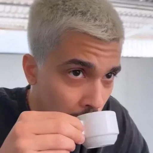 Телеграм стикер 😗 ᶜʰᵒᶜᵒˡᵃᵗᵉ×͜× :: @fStikBot