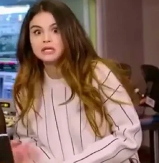 Video sticker 🪁 #Selenagomez @ILifeLessI