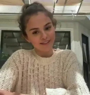 Video sticker 🪁 #Selenagomez @ILifeLessI