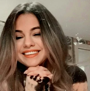 Telegram stiker 🪁 #Selenagomez @ILifeLessI