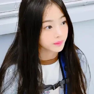 Video sticker 🦜 Minji 5.0 by @aratickers