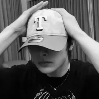 Video sticker 😳 @BTGJEONGIN BW