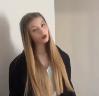 Video sticker 😚 кевсаи :: @fStikBot