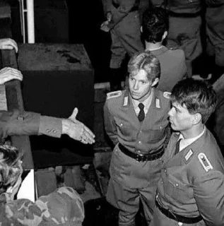 Telegram sticker 🌟 ARYN • Mythical Posts :: @fStikBot