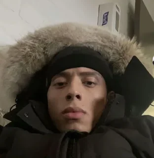 Video sticker 😐 @youngandsober 1