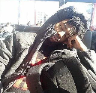 Video sticker 😴 @youngandsober 1