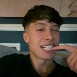 Telegram sticker 😗 Eeeee