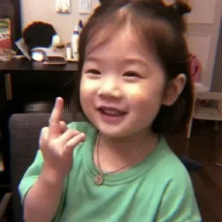 Video sticker 💘 cute baby>•<