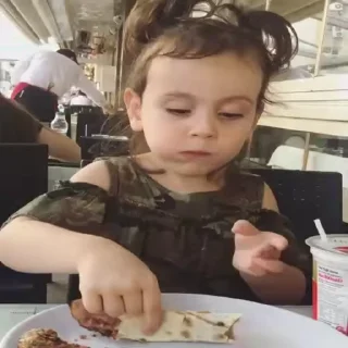 Video sticker 💃 @C88I3 𓏺 • 𝐋𝐚𝐫𝐢𝐧 𓏺  @eei_5o