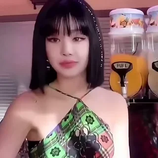 Video sticker 🥛 𖤐 soojin @doughnuthelpp :: @fStikBot