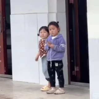 Video sticker 🥰 发财ဖား  :: @fStikBot