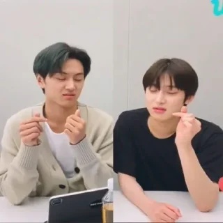 Video sticker 😒 Kpopmeme