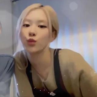 Video sticker 💭 ✸ rose | mood
— help for stella :: @fStikBot