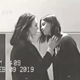 Video sticker ✂ 𝒍𝒆𝒔𝒃𝒊𝒂𝒏𝒔 𝒃𝒚 @fkqbby :: @fStikBot