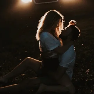 Video sticker 😀 Romantic hugs