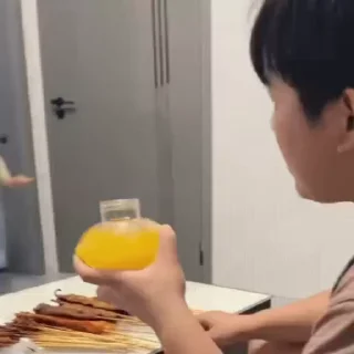 Video sticker 🌟 隔壁佬绍是你爹 :: @fStikBot