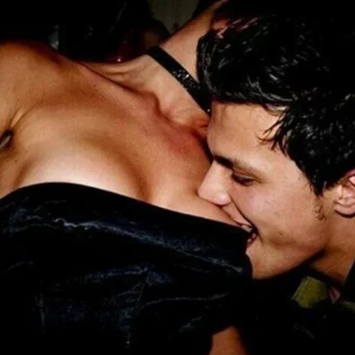 Телеграм стикер ❤️ Kiss and Love @TVstickers