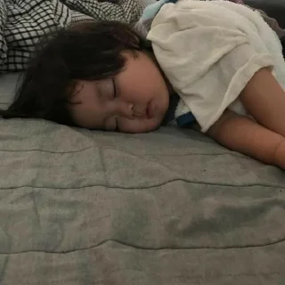 Телеграм стикер 😴 شُـعــور ᰔᩚ