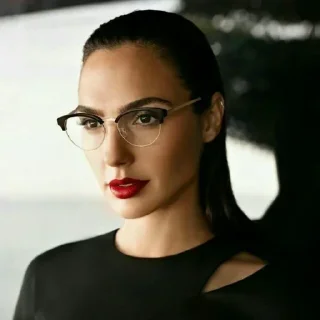Телеграм стикер 😐 Gal Gadot ¦ @figurinhasWa