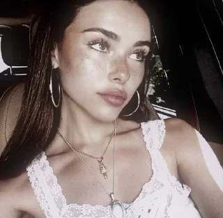 Telegram sticker 🌟 madison beer by @kitenxssticke :: @fStikBot)