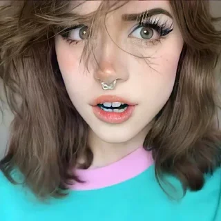 Video sticker 😧 [@WaifuStash] Hannah OwO