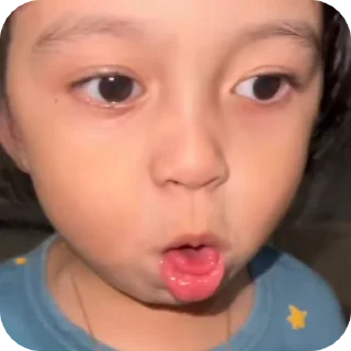 Video sticker 🍓 𝔸 𝕋 𝕆 ℕ 𝔾 @chwakmu