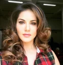 Telegram sticker 😊 Sunny Leone by @DeonWrites