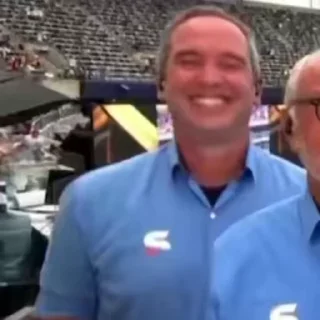 Video sticker 🤔 quem