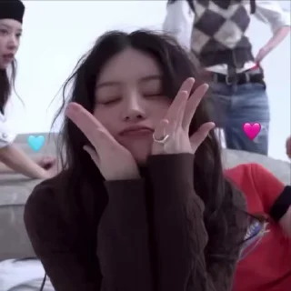 Video sticker 🩵 Illit meme @illit_officials :: @fStikBot