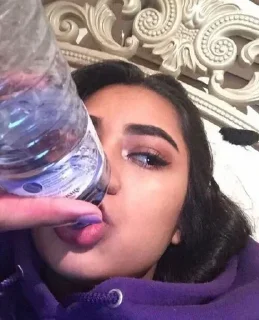 Video sticker 👀 Anna