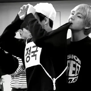 Video sticker 🍉 𝗩𝗞𝗢𝗢𝗞 @sticker_virt