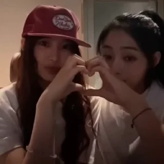 Video sticker ❤️ new jeans @flosai