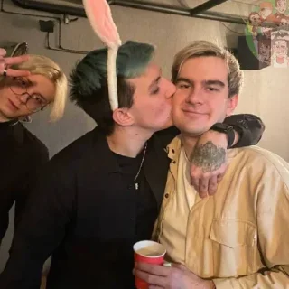 Телеграм стикер 😘 Mzllove: @ugly_kindness