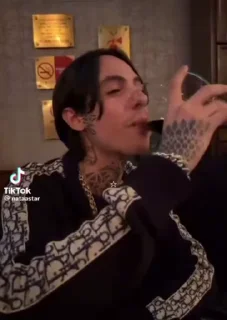 Video sticker 🌟 Antony guapo 2 :: @fStikBot
