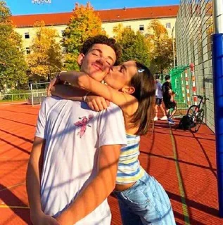 Телеграм стикер ❤️ Cuddles 2 💜 @cutelovestickers