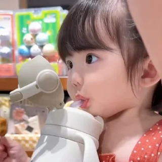 Video sticker 🍫 ᵇᵃᵇʸᶜᵃᵗ{@II_VIEW_ST@StickerGif_All}