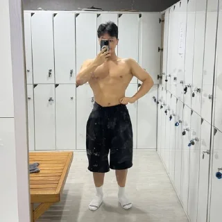 Telegram sticker 👨‍🦲 이기정 @igizoyn