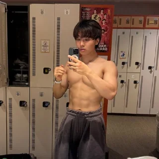 Video sticker 👨‍🦲 이기정 @igizoyn