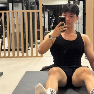 Telegram sticker 👨‍🦲 이기정 @igizoyn