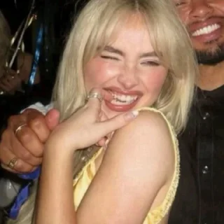 Sticker 🫦 @R860_3 رُقَيَّة's Honest reaction