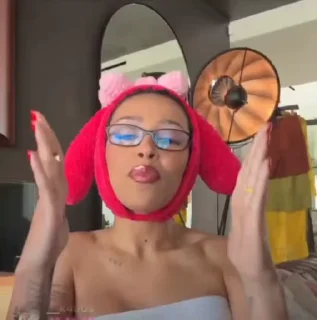 Video sticker 💋 doja cat: by @dojaaacaat