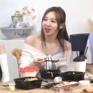 Sticker 🦜 Nayeon by @aratickers
