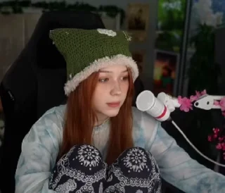 Video sticker 💪 Cyчки by @TwitchTVHot