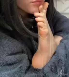 Video sticker 🖤 @StikeryEmoji